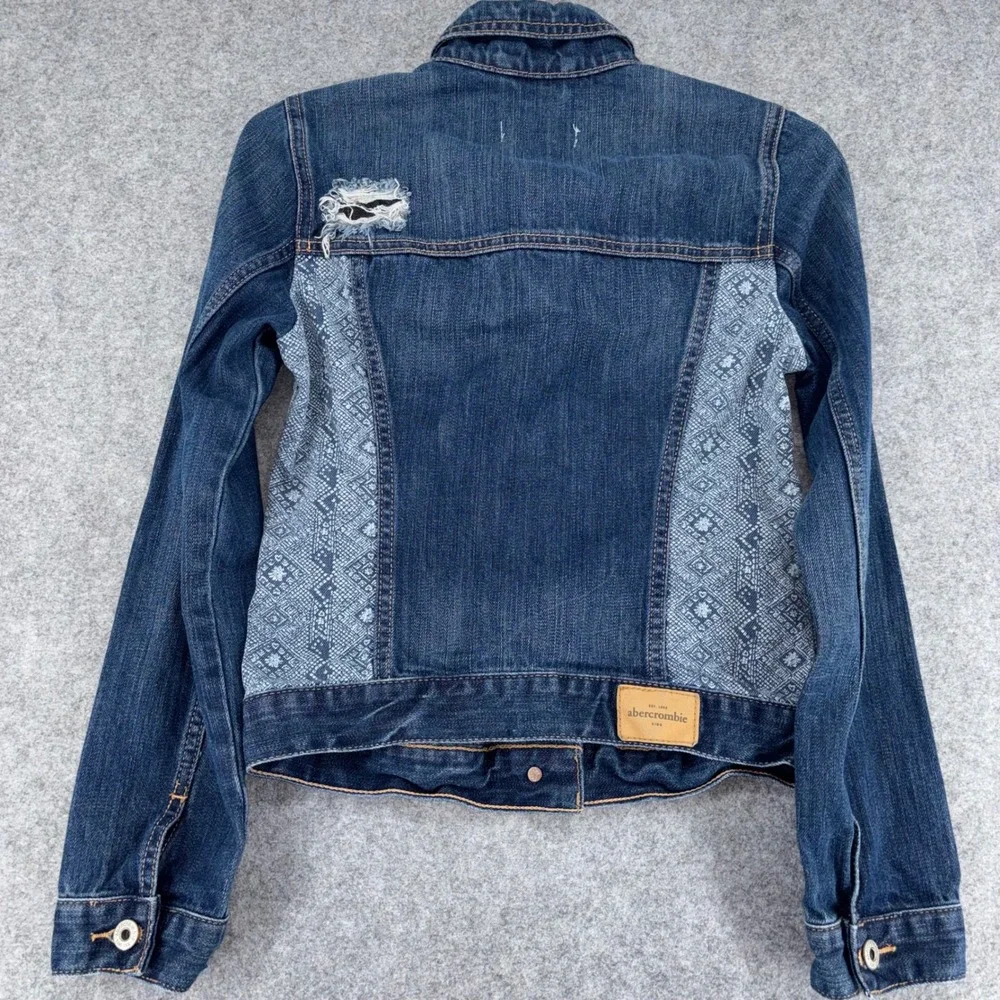 Abercrombie Kids Distressed Denim Jacket Blue Geometric Pattern XL 16 Trucker